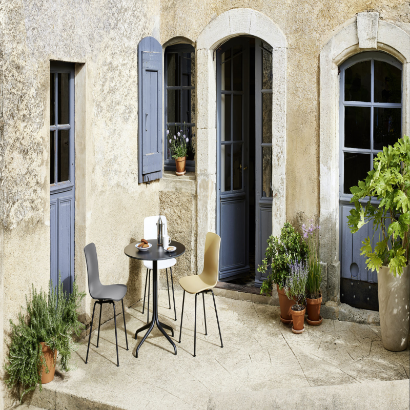 Café tables