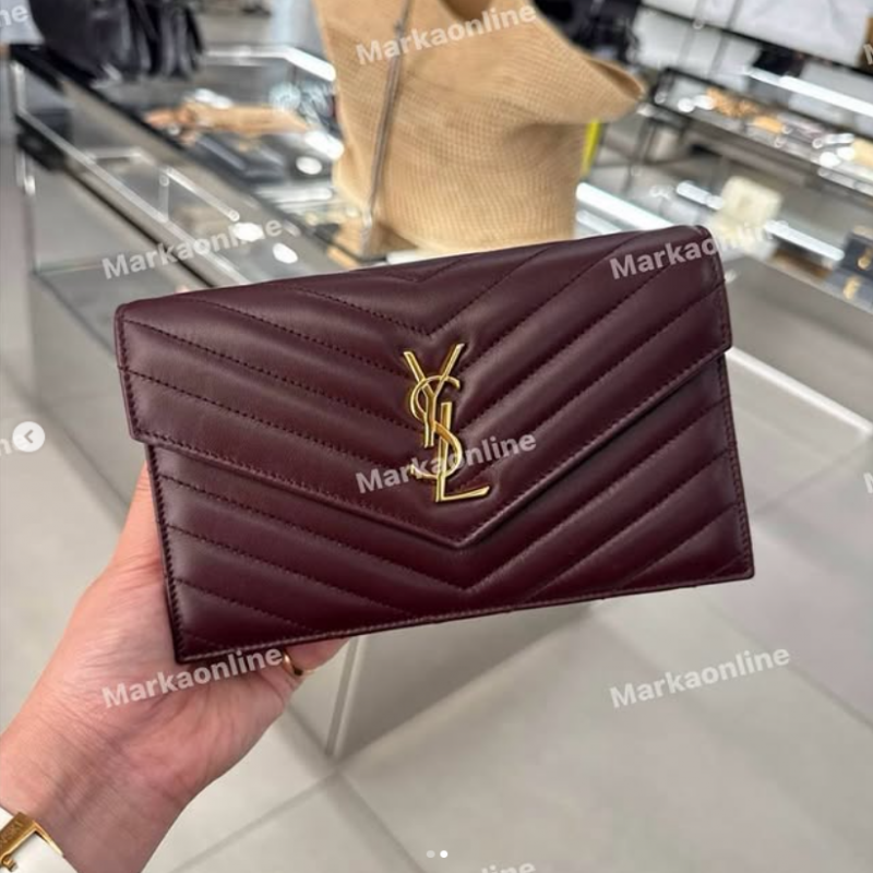 Wallet with chain