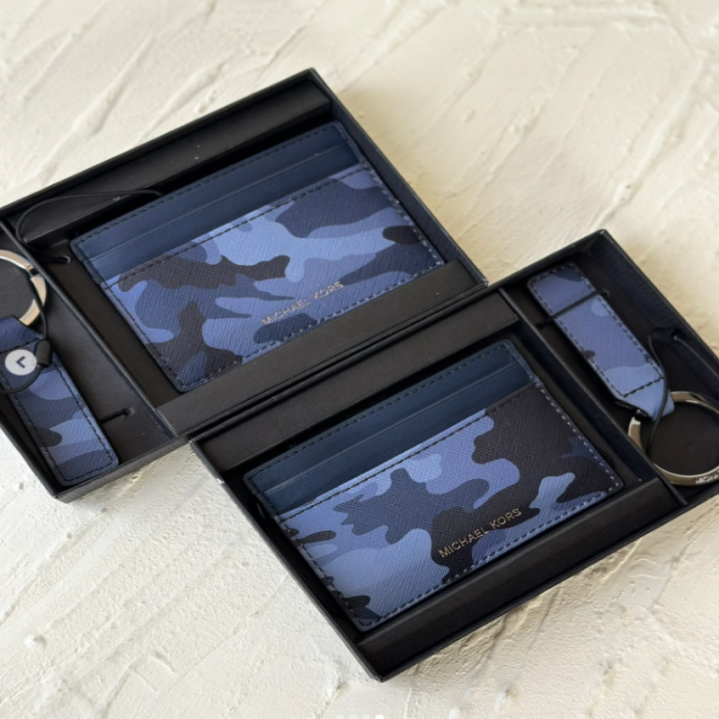 Michael Kors Men’s Card Holder and Keychain Set