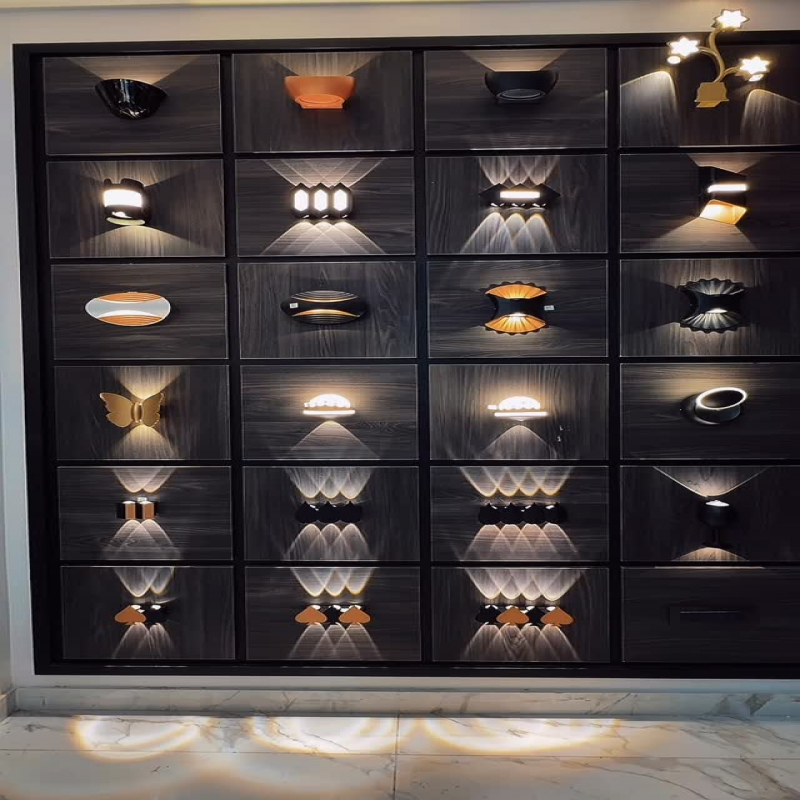 Indoor and outdoor wall lighting fixtures